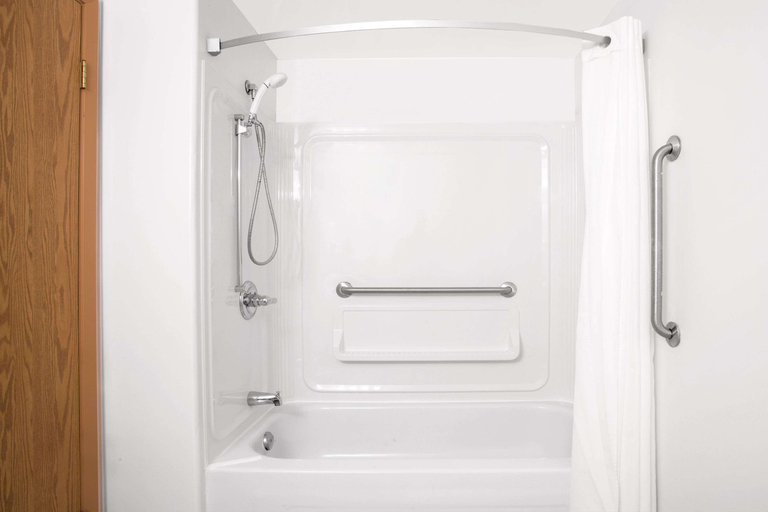 Bathroom 5, Super 8 by Wyndham Portage La Prairie, Division No. 9