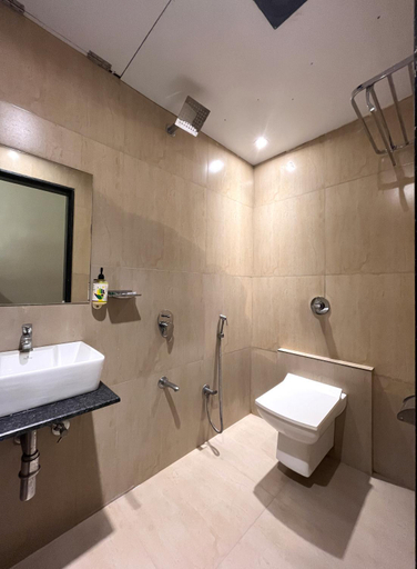 Bathroom 3, Hotel BKC Prime Near Jio Convention, Mumbai Suburban