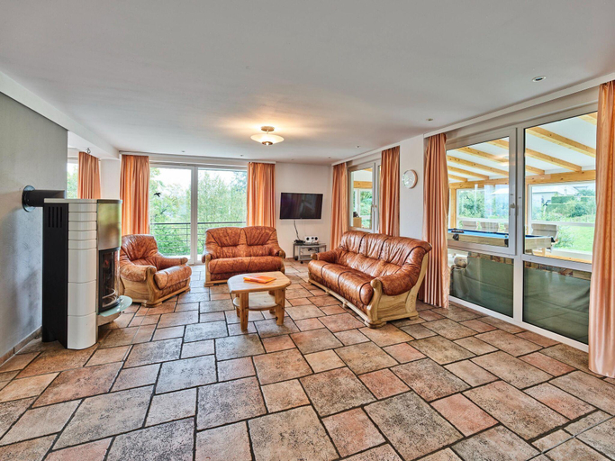 Others 2, Tasteful holiday home with private pool, Euskirchen