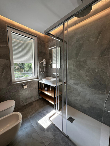 Bathroom 7