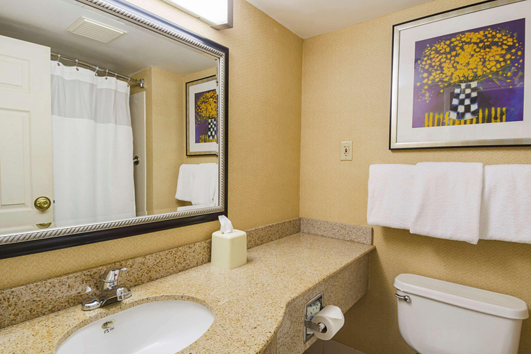 Bathroom 5, Quality Inn Boston - Revere, Essex