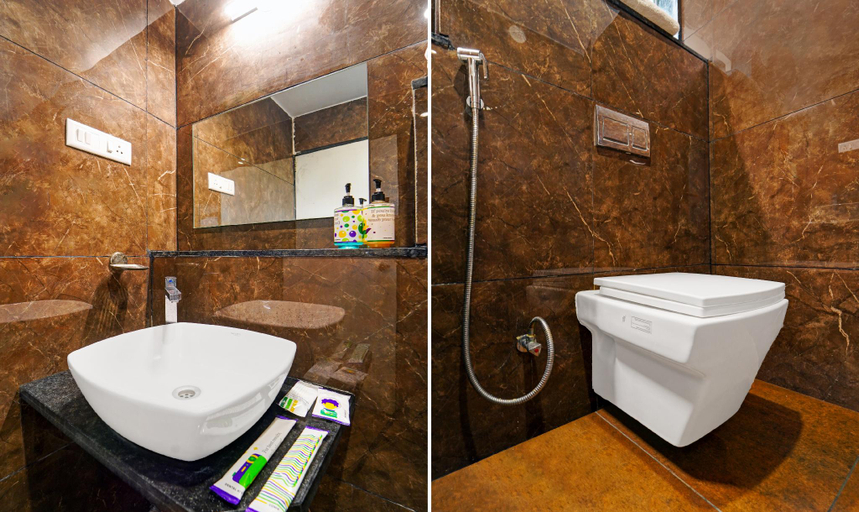 Bathroom, Treebo Surya Comforts, 200 Mtrs From Kolhapur Railway Station, Kolhapur