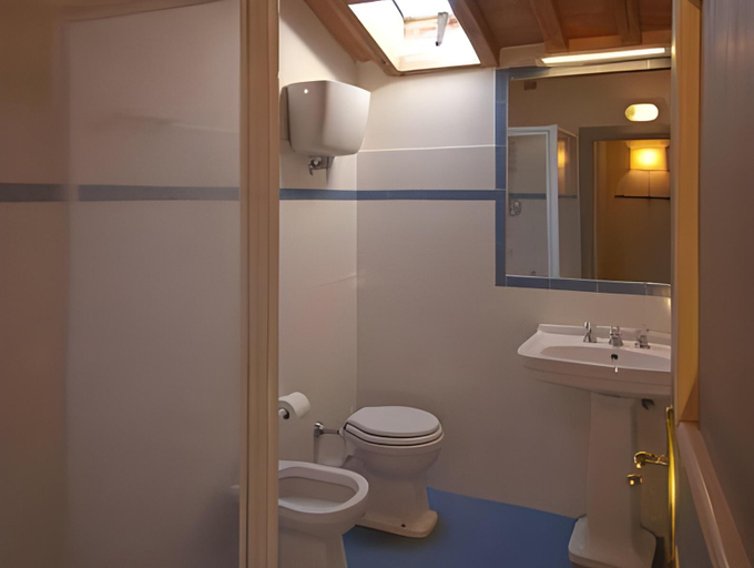Bathroom 4, Podere Violino Farmhouse, Arezzo