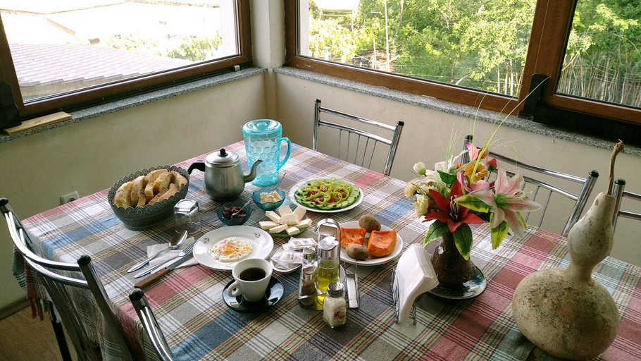Food & Drinks