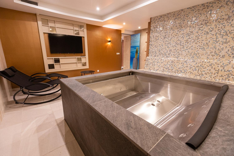 Hot tub