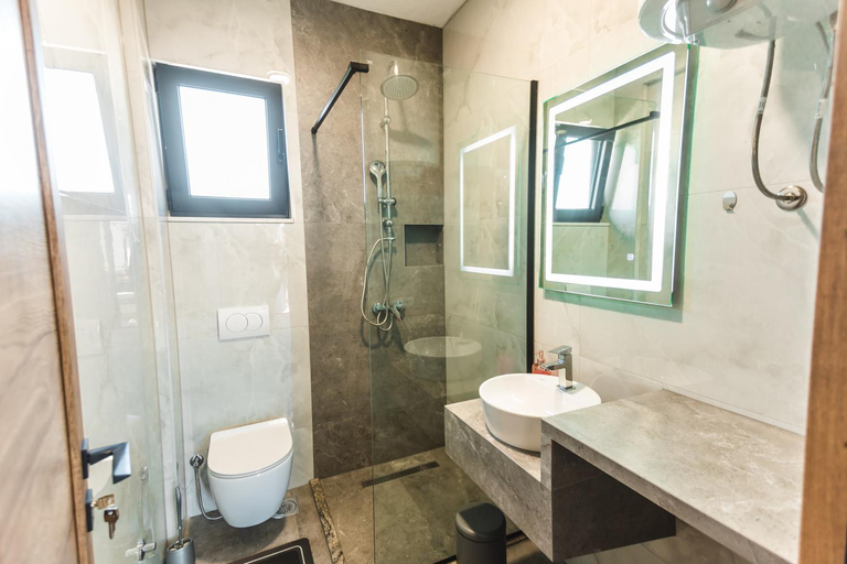 Bathroom 3, Bumax Apartments