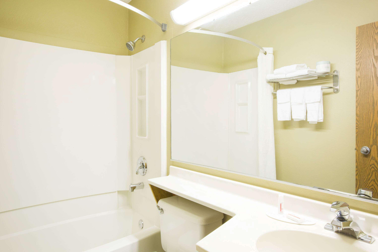 Bathroom 4, Spark by Hilton Beckley, Raleigh