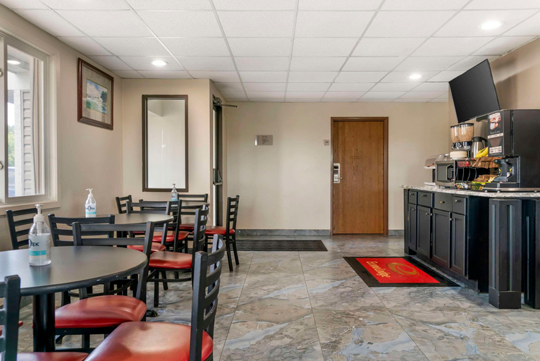Public Area 3, Econo Lodge Traverse City Area, Grand Traverse