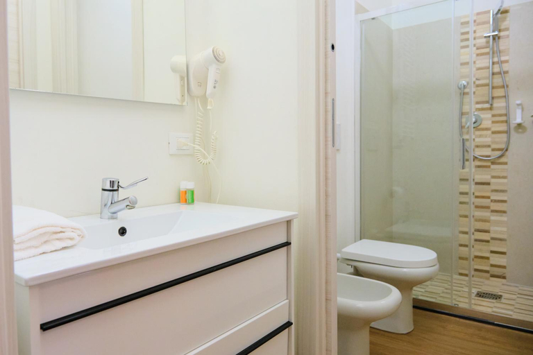 Bathroom 12