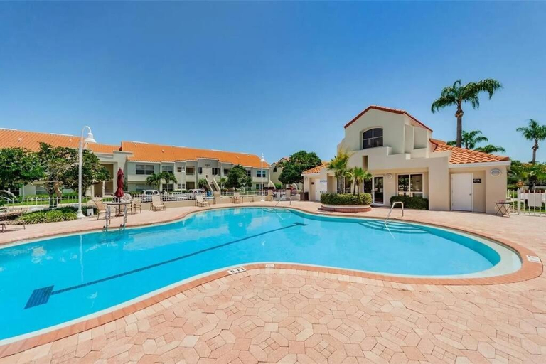 Others 4, 2BD/2BA Condo w/ Beach Access & Pool Isla del Sol, Pinellas