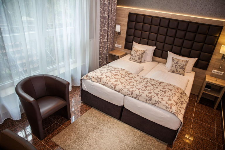 Bedroom 3, Hotel Barbarossahof, Kaiserslautern