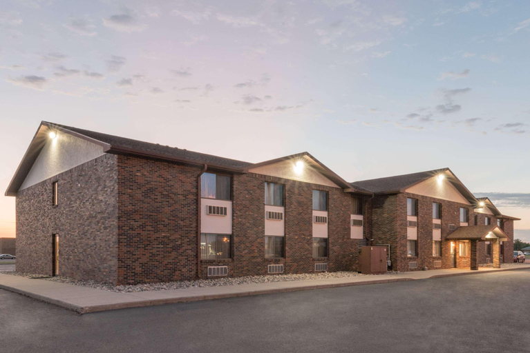 Exterior & Views 1, Super 8 By Wyndham Perham, Otter Tail