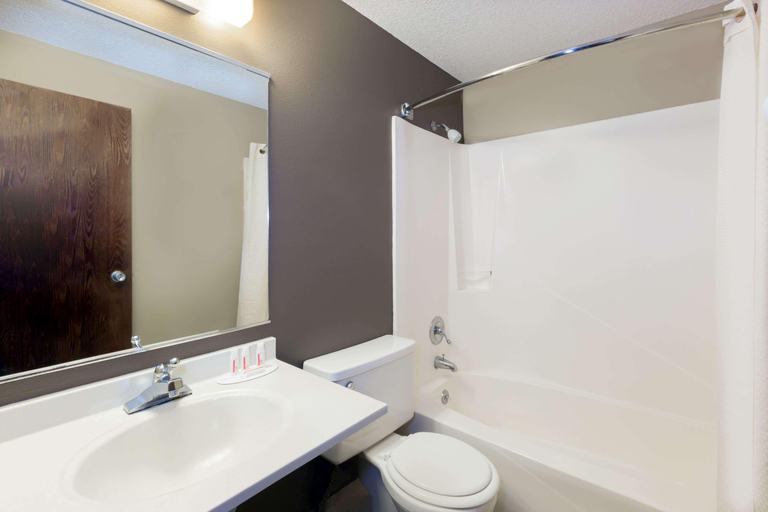 Bathroom 4, Super 8 by Wyndham Carroll, Carroll