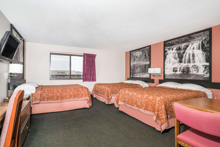 Bedroom 3, Super 8 By Wyndham Perham, Otter Tail