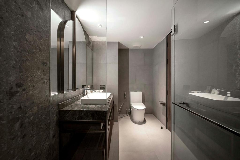 Bathroom 5, Gardina Asoke Hotel & Residence, Khlong Toey