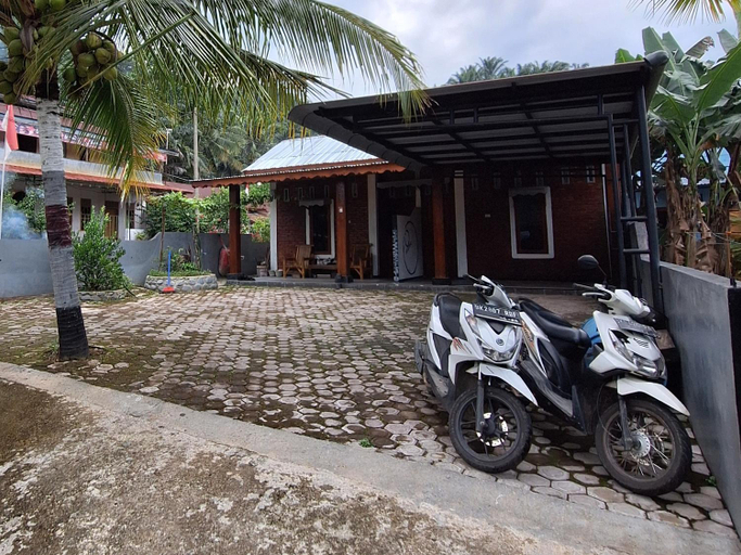 Exterior 14