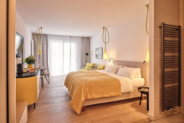 Bedroom 4, New Wave, Aurich