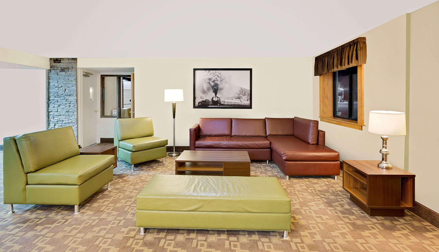 Public Area, Super 8 by Wyndham St. James, Watonwan