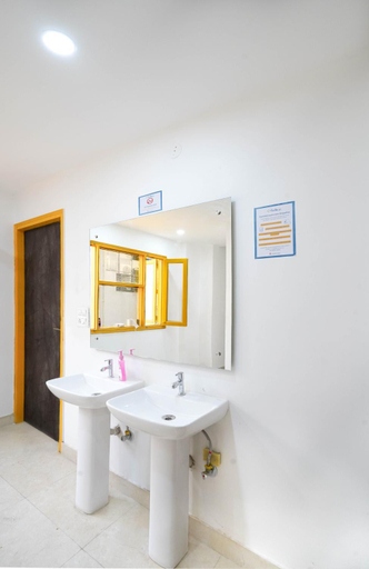 Bathroom 4, Hide-In Hostel Delhi, Delhi