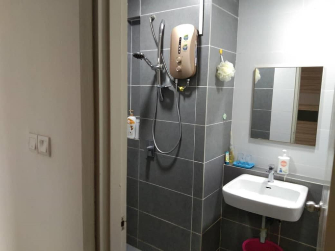 Bathroom, PINTARMAN SUITES @ MIRI TIMES SQUARE, Miri