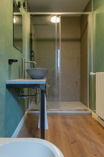 Bathroom 4