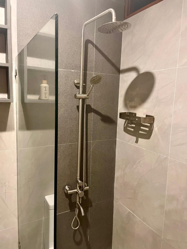 Bathroom 14