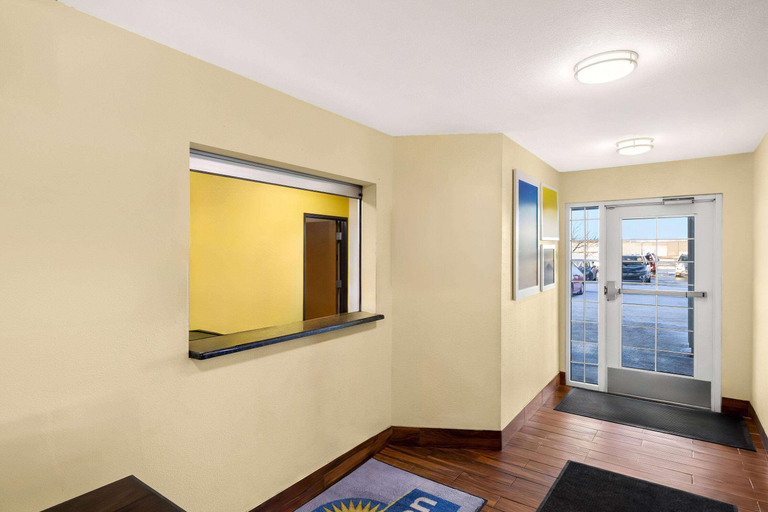 Public Area 2, Birch Hill Suite Rochester – Med City, Olmsted