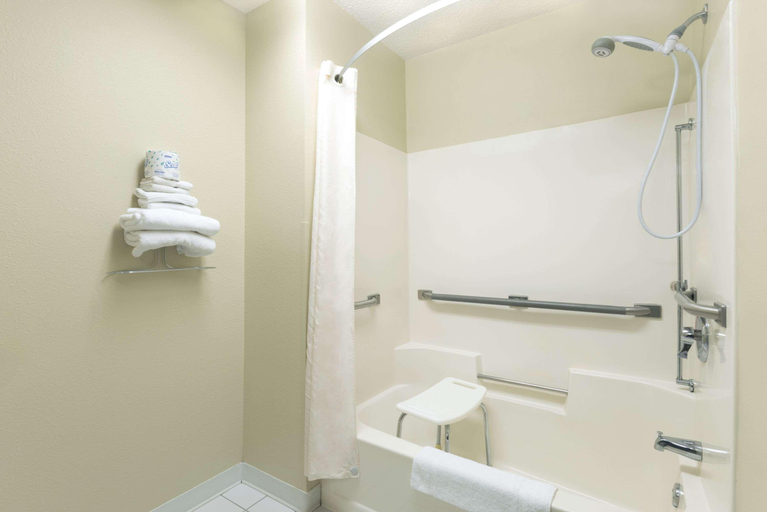 Bathroom 4, Super 8 By Wyndham Perham, Otter Tail