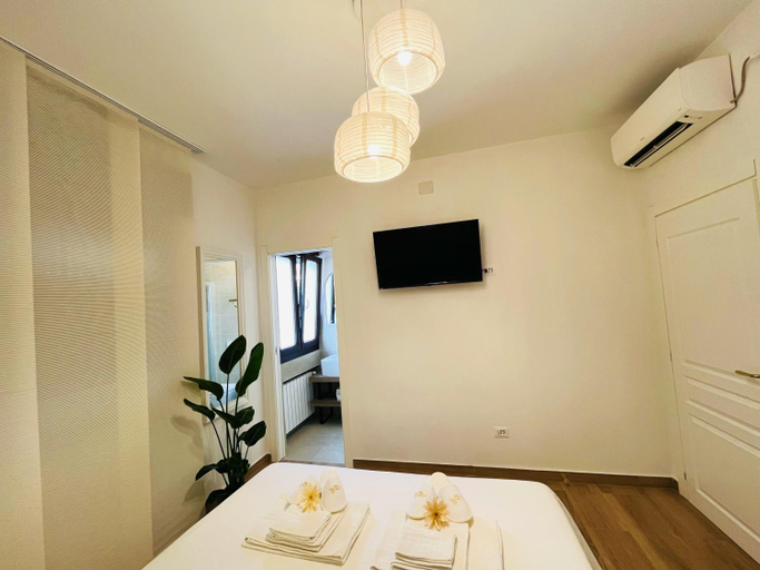 Others 5, Thalia Room Venezia Mestre, Venezia