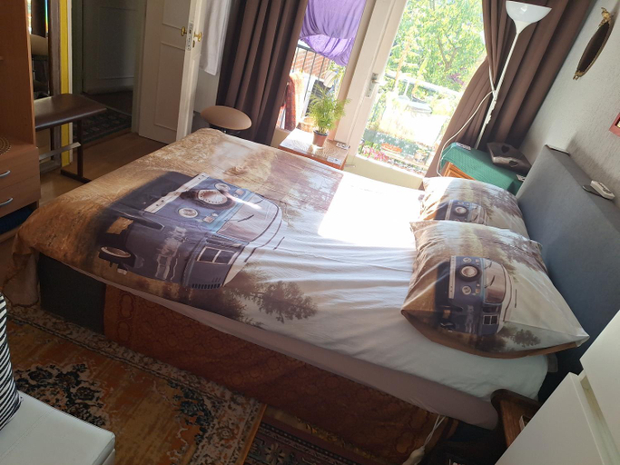 Bedroom, Homey Budget Bedroom, Amsterdam