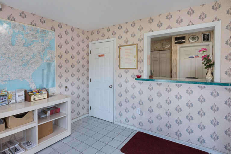 Bathroom 4, Rodeway Inn Milford - I-84, Pike