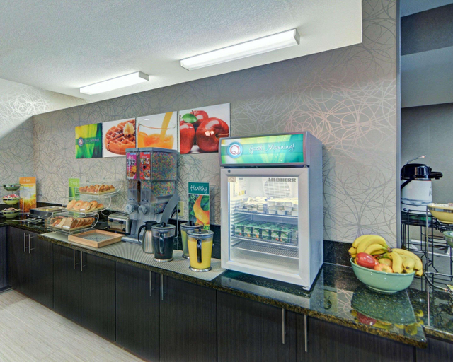 Food & Drinks 5, Quality Inn & Suites Grand Prairie South, Tarrant