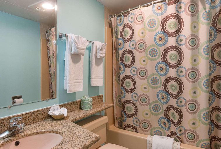 Bathroom 5, Rodeway Inn Milford - I-84, Pike