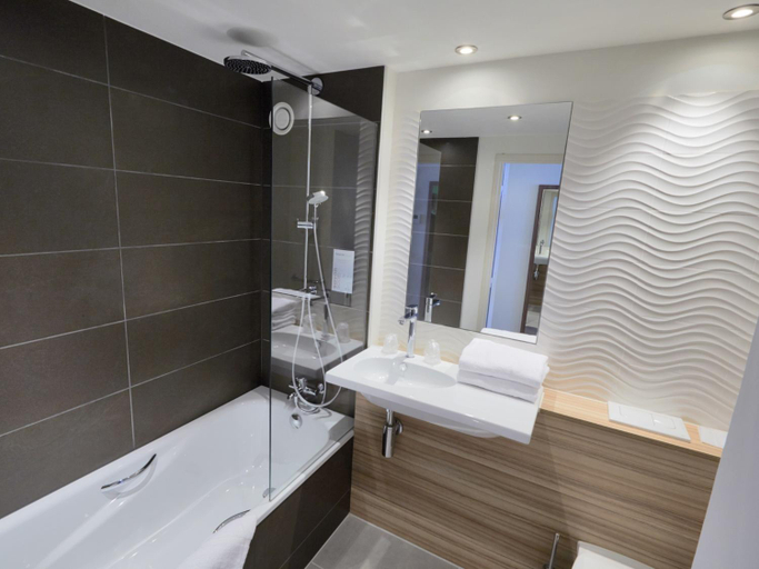 Bathroom 3, Hotel Campanile Bordeaux Ouest Merignac Aeroport, Gironde