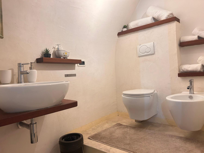 Bathroom 12