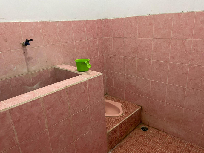 Bathroom 4, OYO Life 93083 Nova Jaya 3 Homestay Syariah, Lamongan