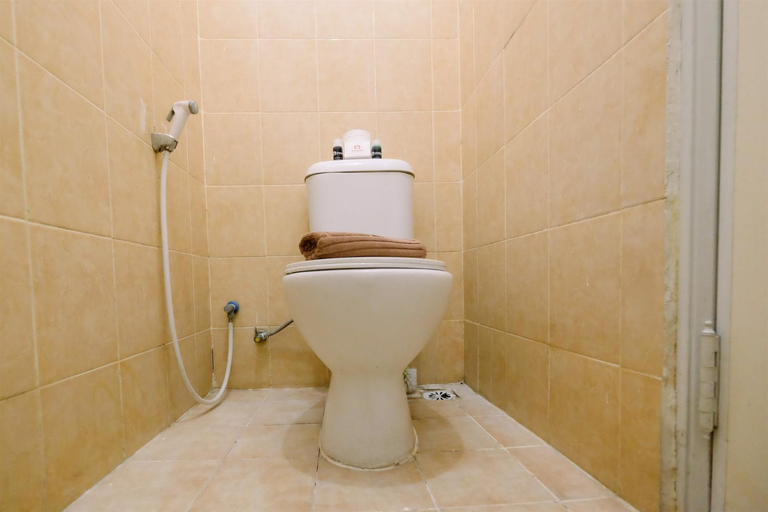 Bathroom 16