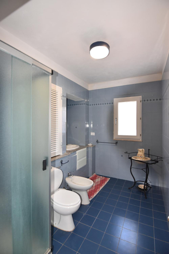 Bathroom 4, Casa sul mare, Syracuse