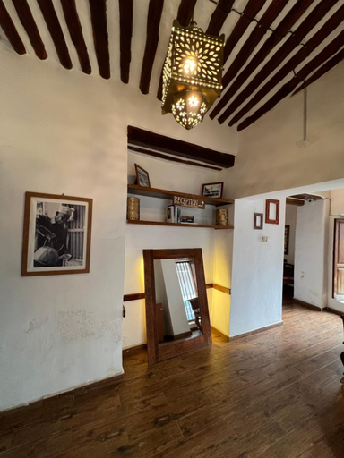 Others 5, Stone Town House, Mjini