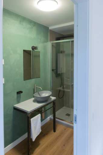 Bathroom 12