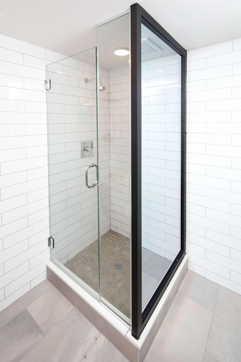 Bathroom 4, Hotel 1080, New York