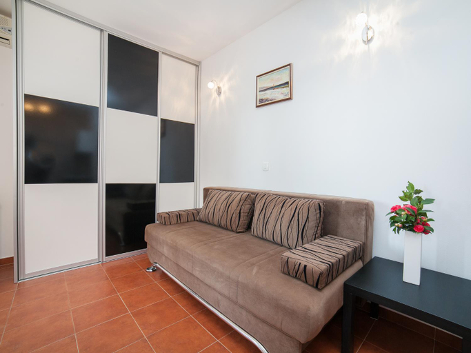 Facilities 5, Apartments Franovic