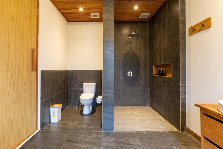 Bathroom 4, Bije Boutique & Gallery, Gianyar