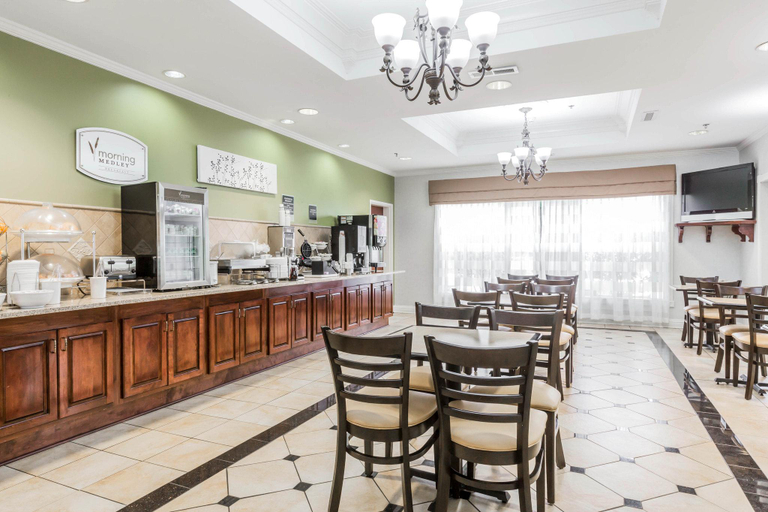 Food & Drinks 5, Sleep Inn & Suites Millbrook, Elmore