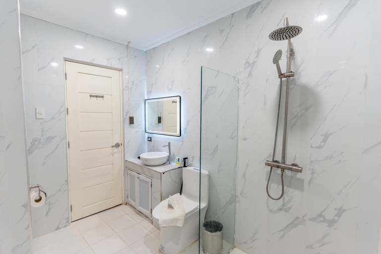 Bathroom 4, Santiago Cove Hotel and Restaurant, Santiago