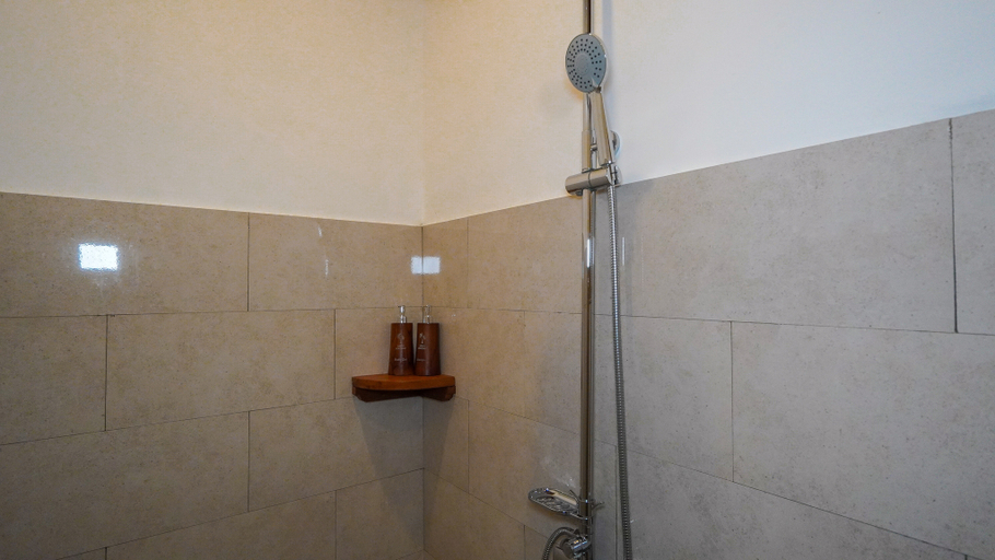 Bathroom 7