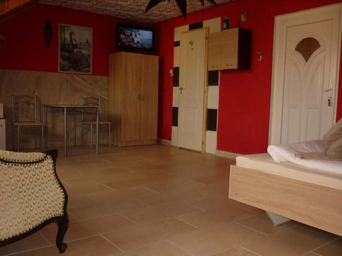 Others 4, R1 Rolleder Apartman-haz, Siklósi