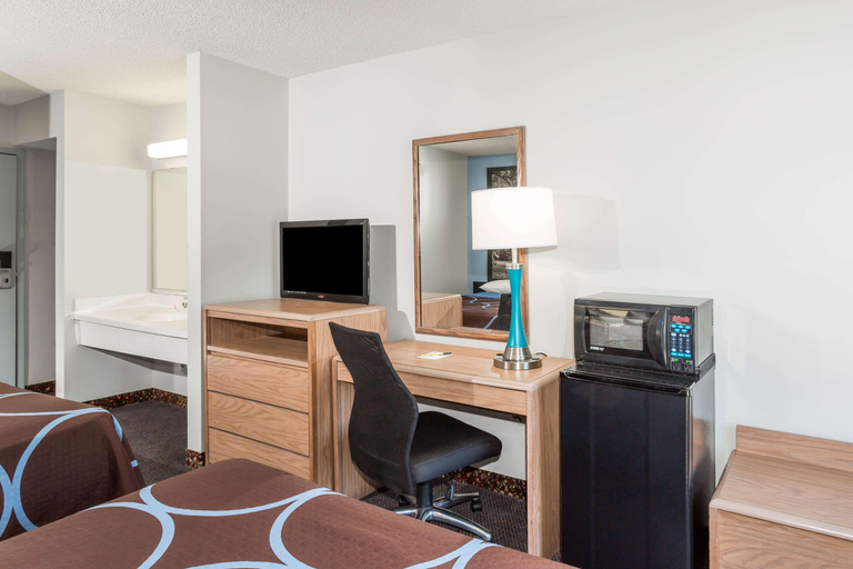 Bedroom 3, Super 8 By Wyndham Valdosta/Conf Center Area, Lowndes
