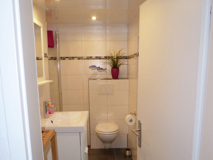 Bathroom, Bungalow in Zweedorf mit Liegewiese, Rostock