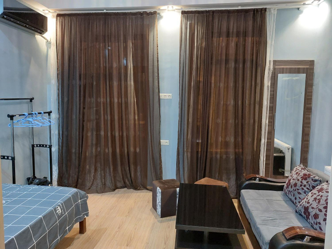 Others 5, ZARAs Home, Tbilisi